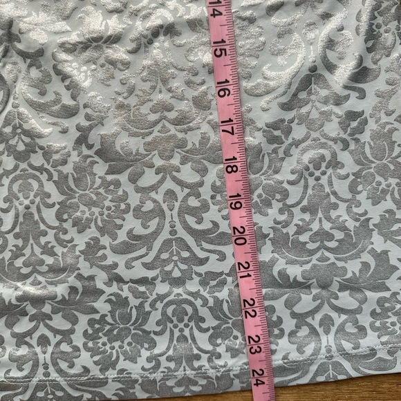 Chico's Silver Damask Sleeveless Tank Womens‎ Size M - 2 Metallic Elegant Chic - Picture 4 of 5